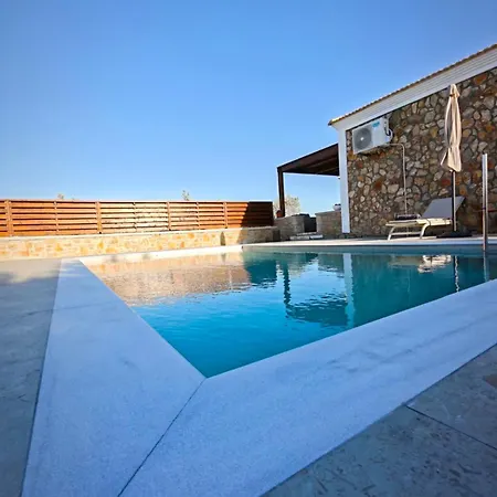 Mandilaria Stone House شقة